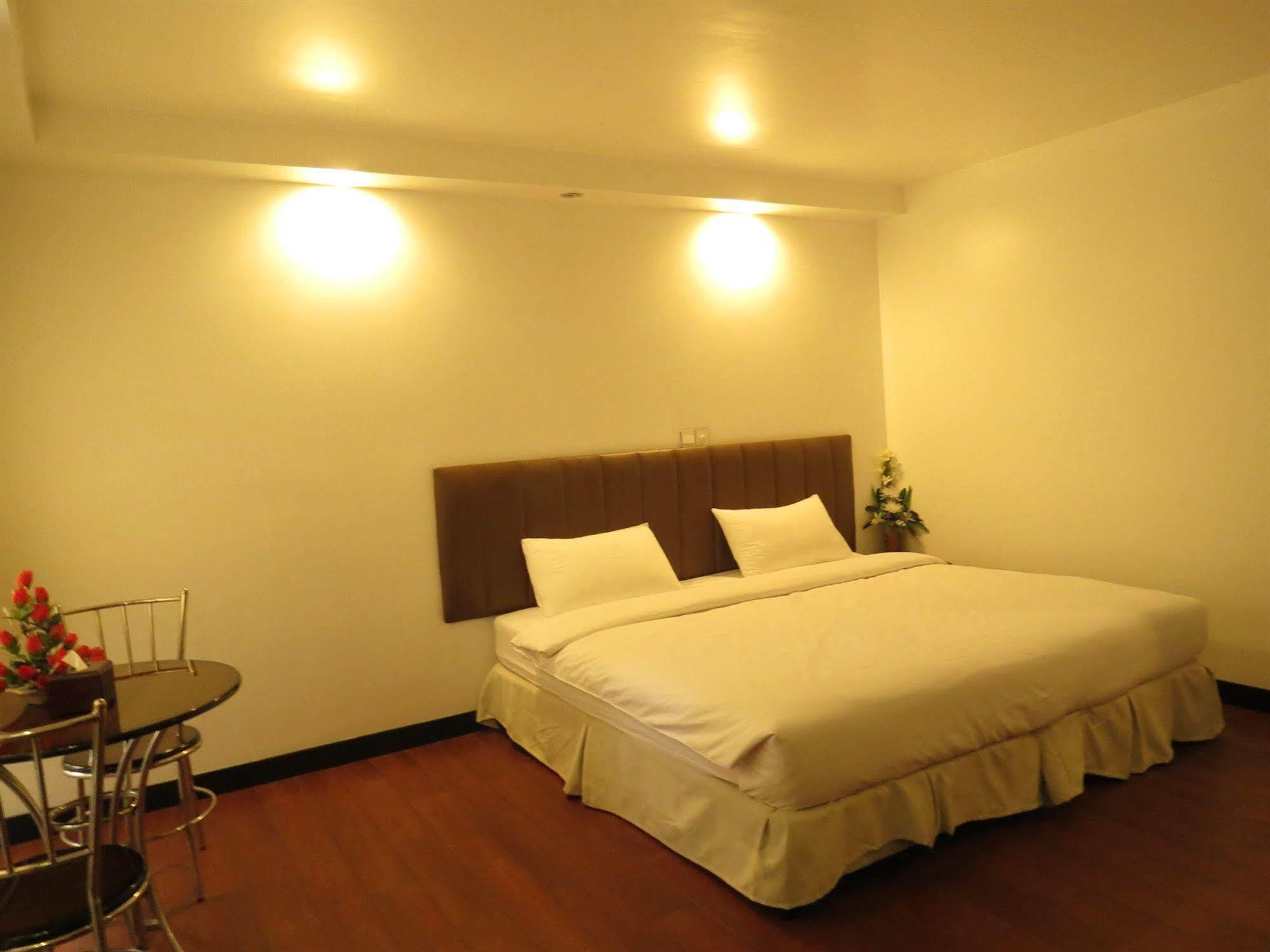 High Five Hotel Γιανγκόν Εξωτερικό φωτογραφία