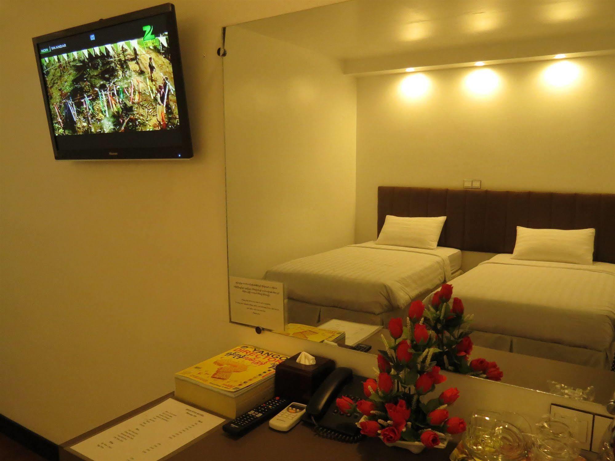 High Five Hotel Γιανγκόν Εξωτερικό φωτογραφία